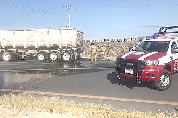 Se incendia tráiler no hay lesionados