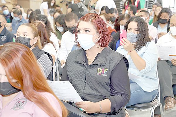 Capacitan en primeros auxilios contra suicidio