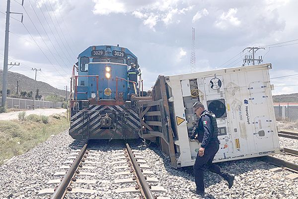 Se lleva tren a tractocamión