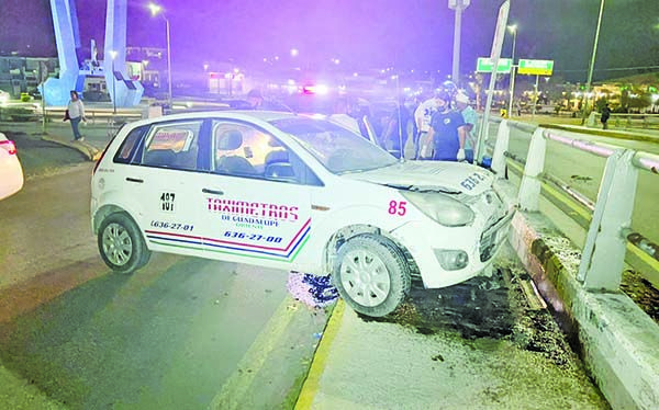 Choca taxista por manejar bien ebrio