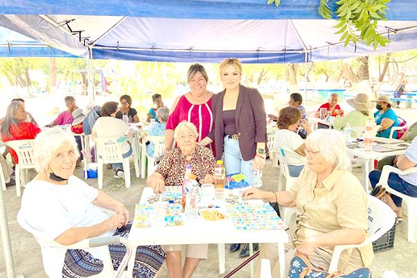 Visitan Candela adultos mayores