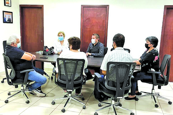 Invita CECYTEC SB al alcalde a su festejo