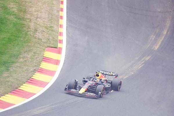 Explica Checo Pérez su mala arrancada en Bélgica