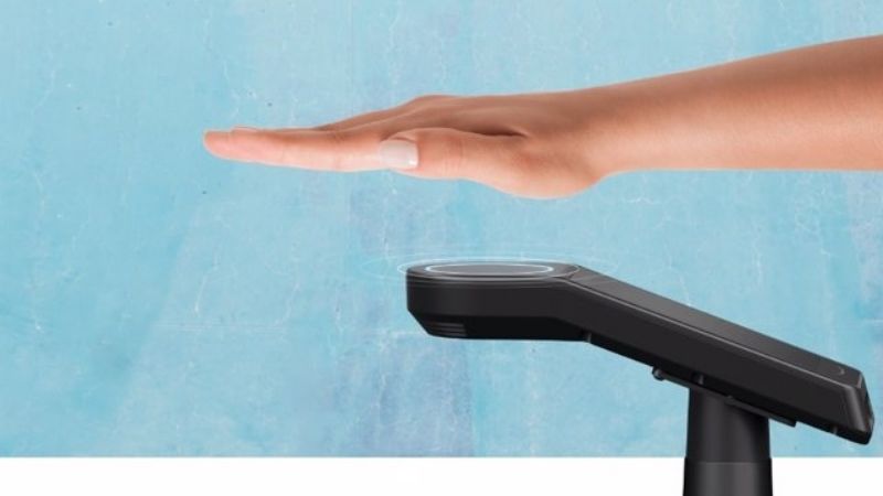 El sistema de pago con la palma de la mano Amazon One se extiende por Estados Unidos