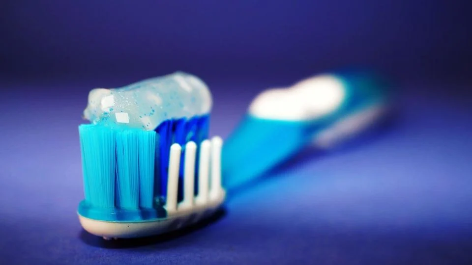 5 sorprendentes usos con la pasta de dientes para limpiar tu casa