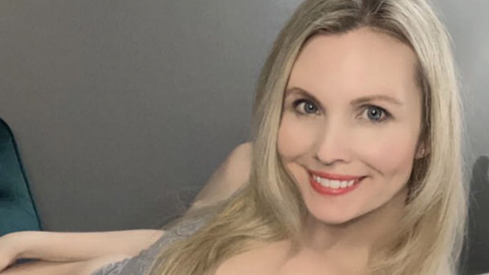 Madre mormona desafía a su iglesia, vende contenido en OnlyFans, ahora es millonaria