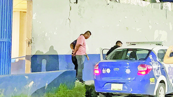 Amenaza soldado de muerte a mujer