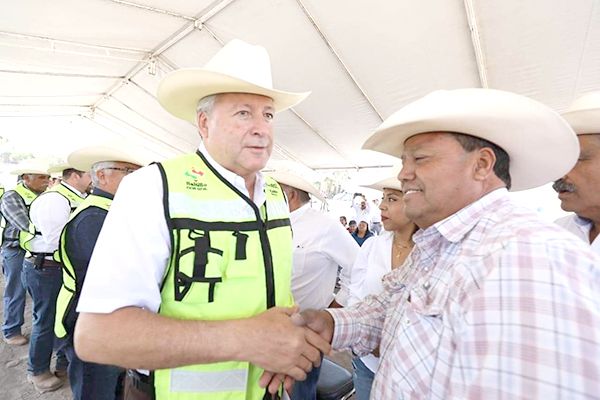 Apoya Fraustro a ejidos de Saltillo con sanidad animal