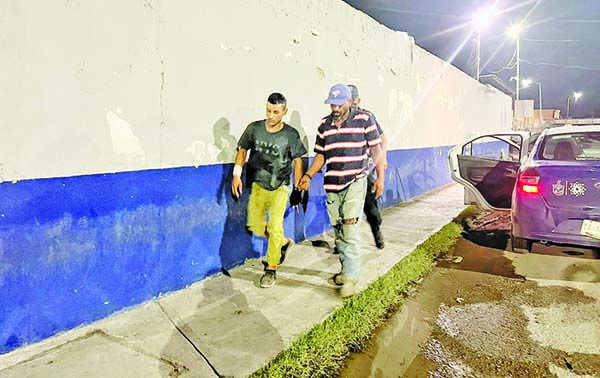 Detienen a 2 por inhalar sustancias