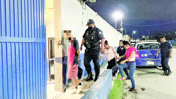 Aseguran a tres por escandalizar