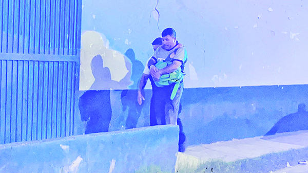 Motociclista ebrio se mete hasta AHMSA