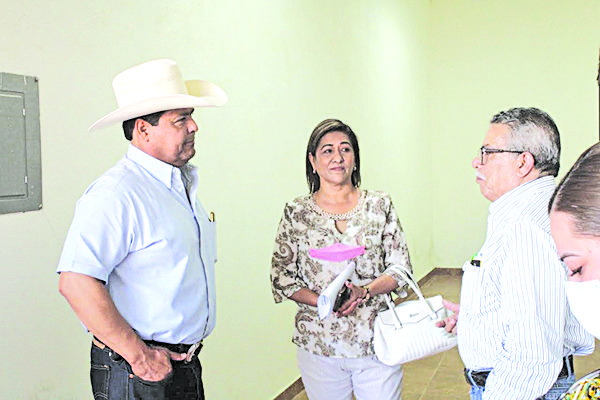 Presentan alternativas en nutrición de huertos