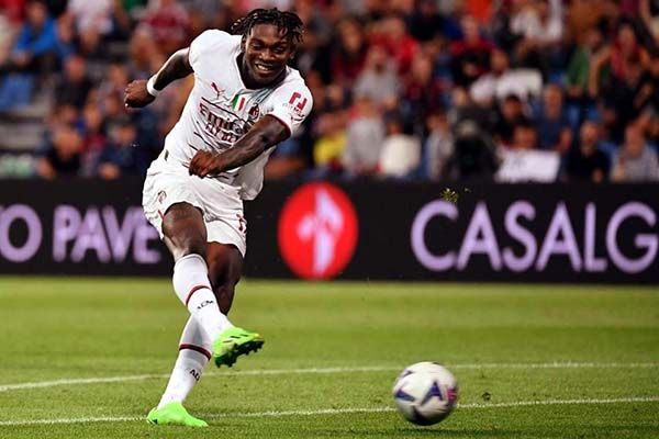 Pierde Milán cima de la Serie A, ahora en manos de la Roma