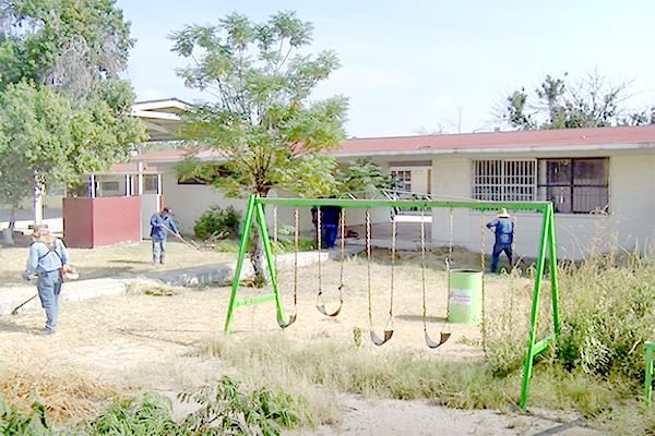 Regresan planteles sin robos ni daños