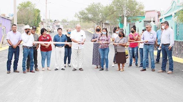 Entregan en Castaños obra de pavimentación