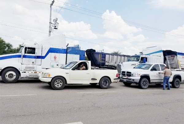 Se manifiestan transportistas