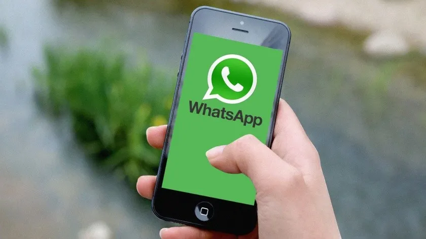 Descubre cómo escuchar un audio en WhatsApp sin que tus contactos se enteren
