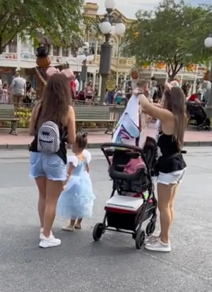 Boletos impagables: esconden niña en carriola para no pagar la entrada a Disney