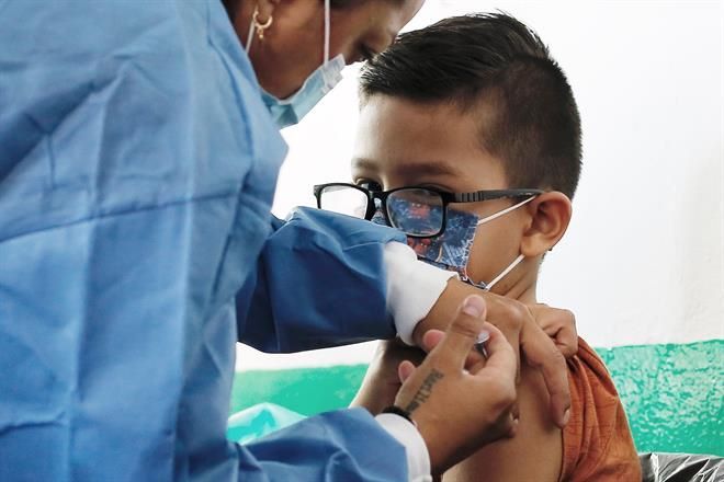 Habrá segundas dosis para niños de 10 años la próxima semana