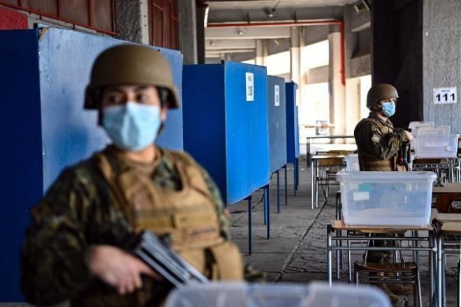 Rechaza Chile nueva Constitución y sigue la de dictadura