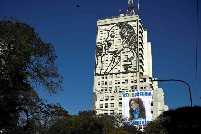 Detienen a pareja de agresor de Cristina Fernández