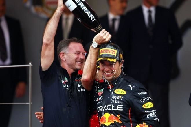 Dispone Checo de un suelo diferente al de Verstappen