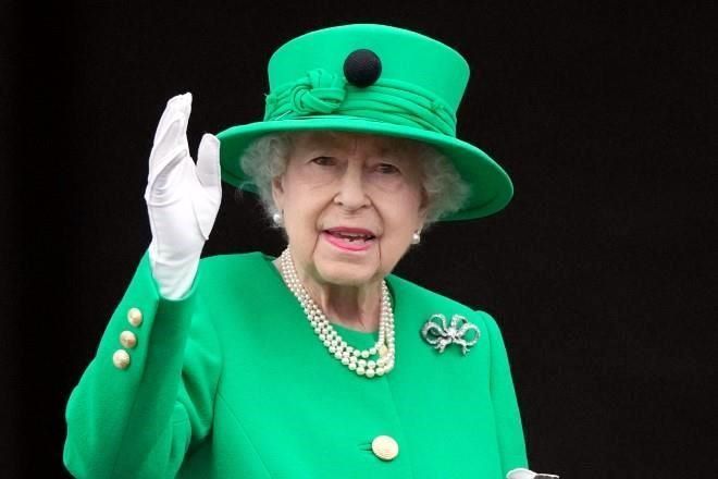 Preocupa salud de la Reina Isabel II; se reúnen familiares