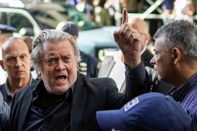 Acusan a Bannon de lavado de dinero por muro fronterizo