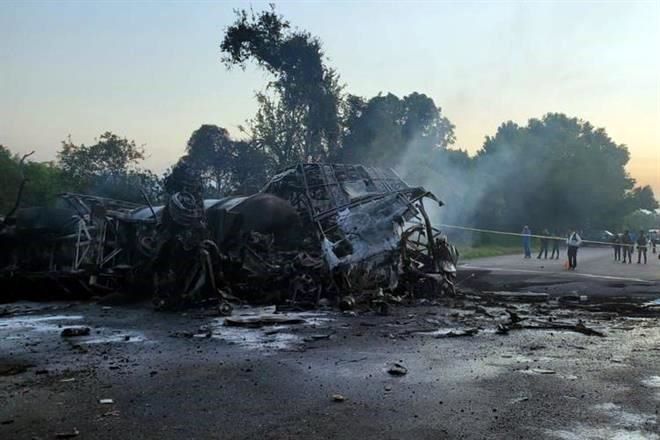 Suman 18 muertos tras accidente en vía Victoria-Monterrey