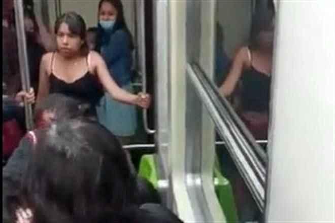 Riñen dos mujeres en el Metro
