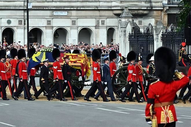 Llega ataúd de Isabel II a Palacio de Westminster