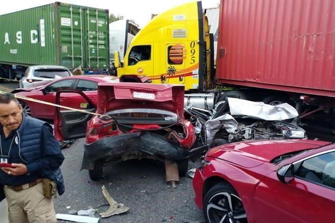 Deja al menos 6 muertos carambola en Michoacán