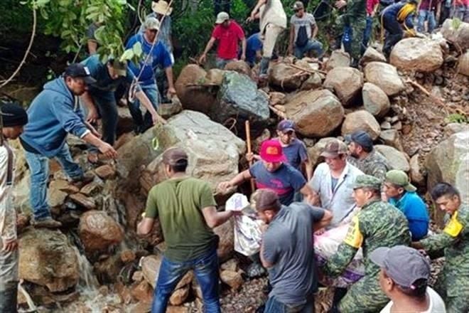 Mueren cuatro por deslave en sur de Edomex