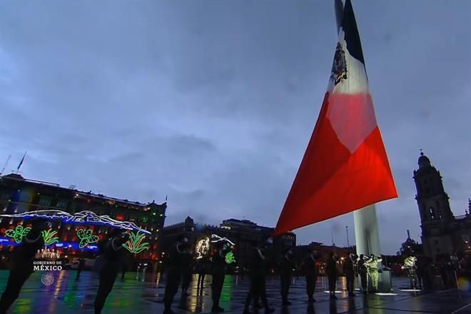 Izan bandera en memoria de víctimas de sismos