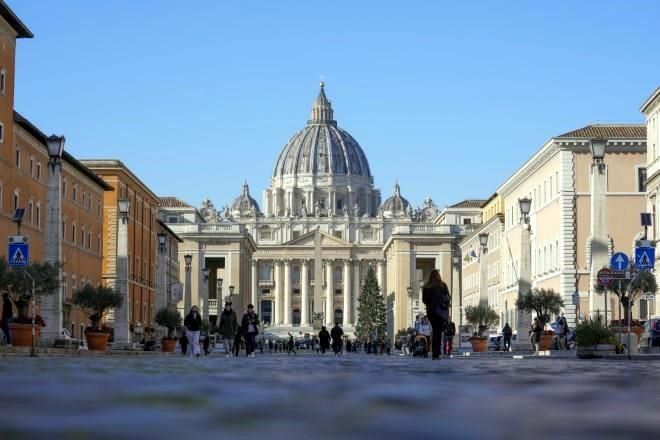 Desafían Obispos a Vaticano y bendicen parejas gay
