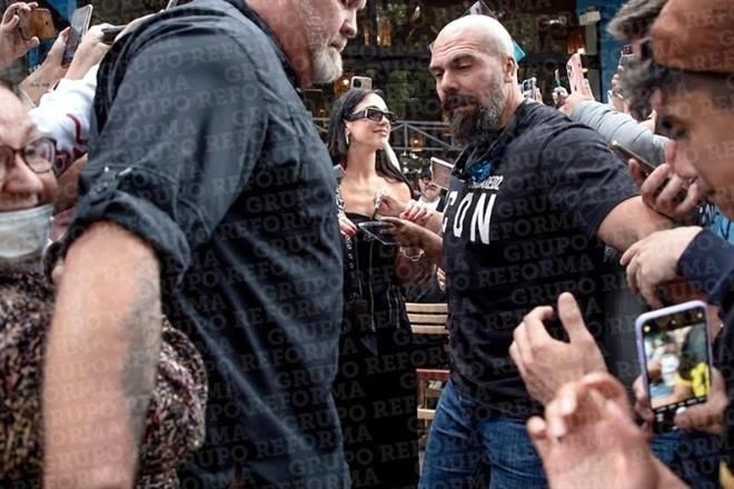 Genera caos visita de Dua Lipa a la CDMX
