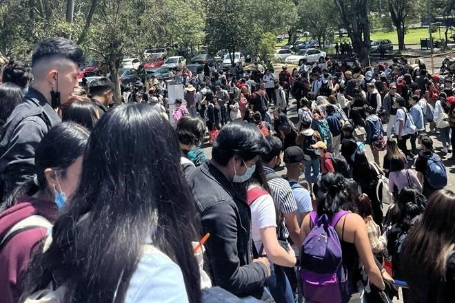 Evacuan Facultad de Ciencias Políticas de la UNAM