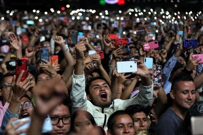 Rompe récord de asistencia show de Grupo Firme en Zócalo