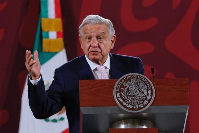 Acusa AMLO a 20 grandes empresas: deben $100 mil millones
