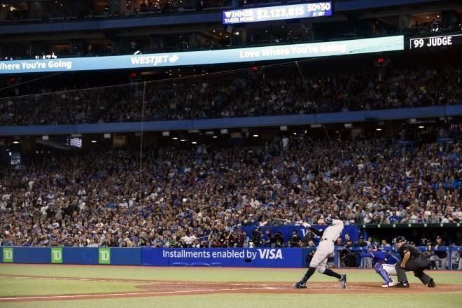 ‘Regañan’ a Buschmann por devolver pelota de jonrón de Judge