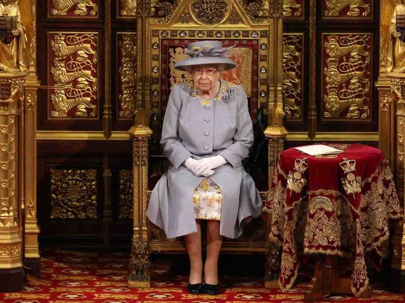 Reina Isabel II sufrió fuerte caída antes de morir; posible causa de muerte