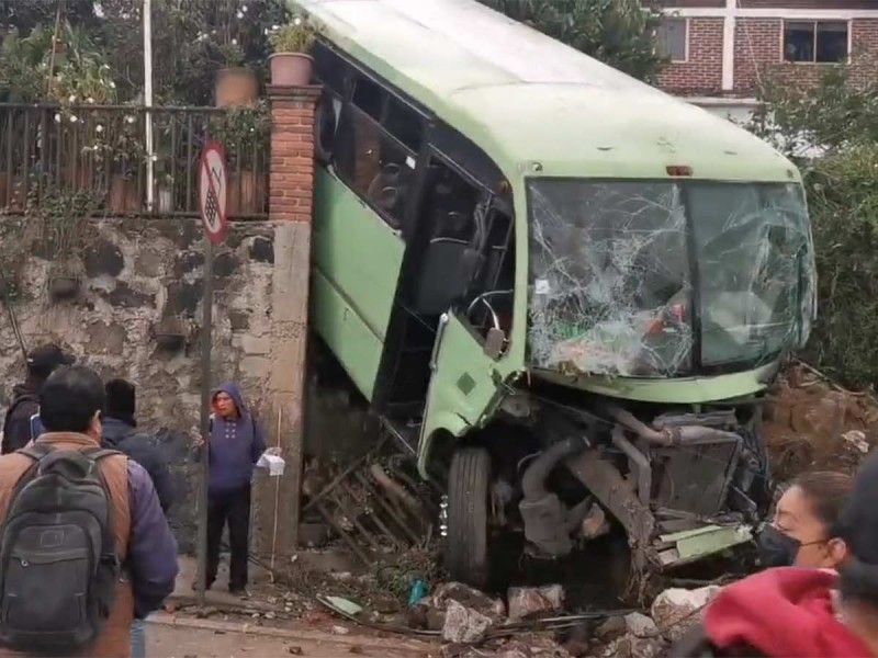 Terrible choque deja al menos 10 lesionados en carretera México-Cuernavaca (VIDEO)