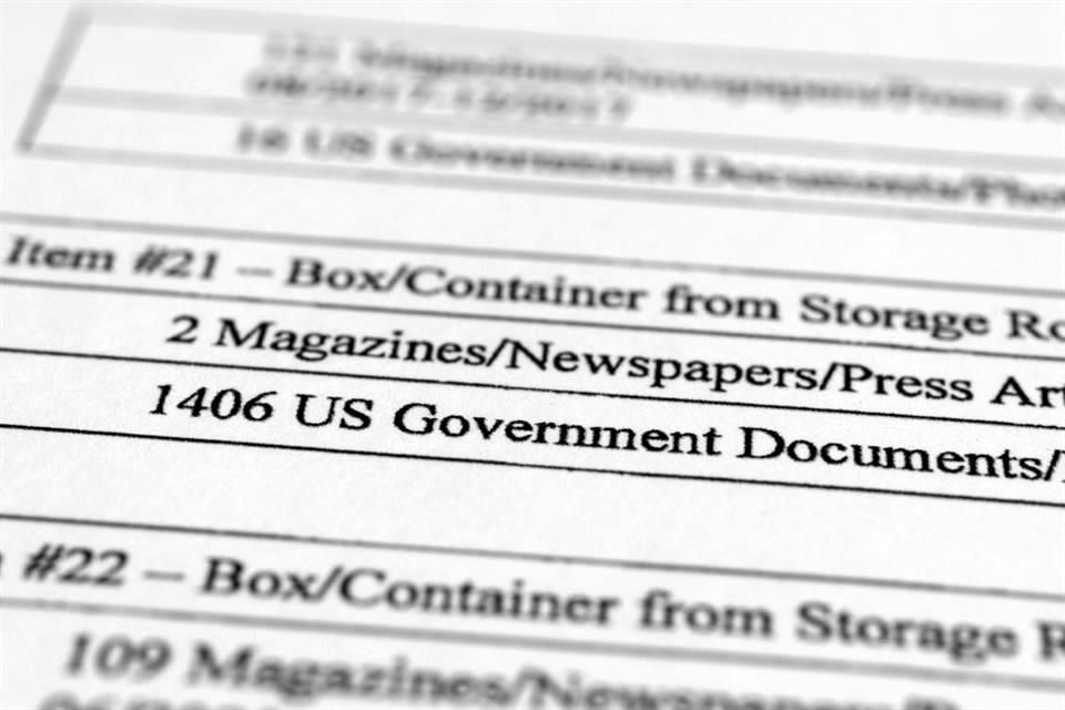 Mezcló Trump documentos clasificados con revistas y ropa
