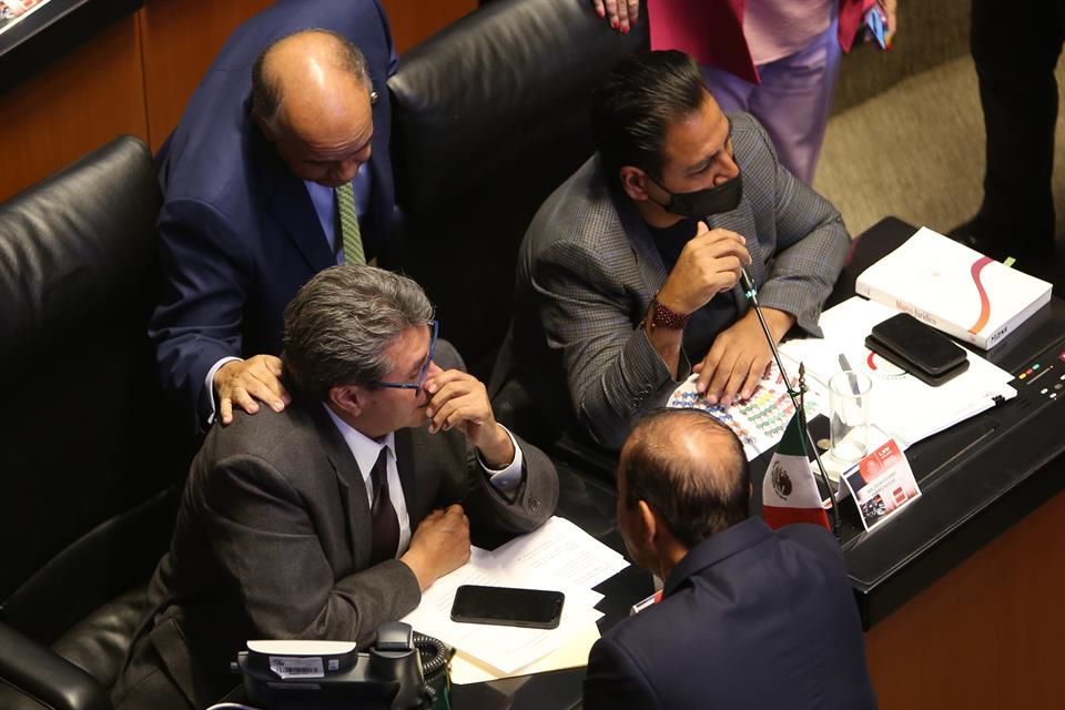 Aprieta Morena y gana tiempo para dictamen de militarización￼