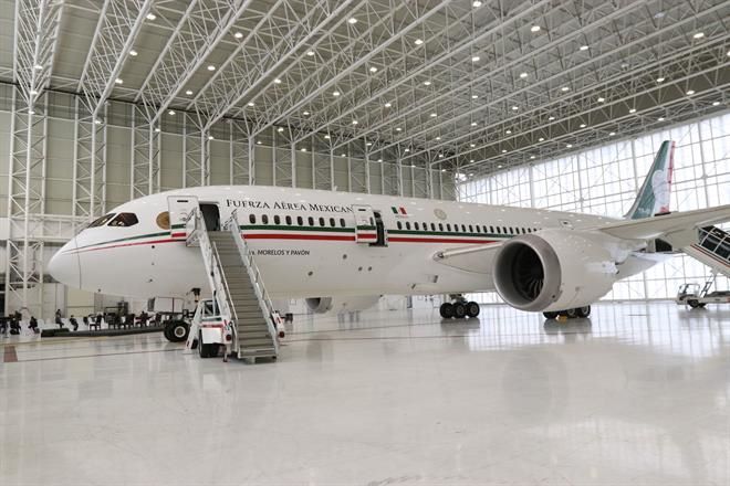 Vuela avión presidencial a California