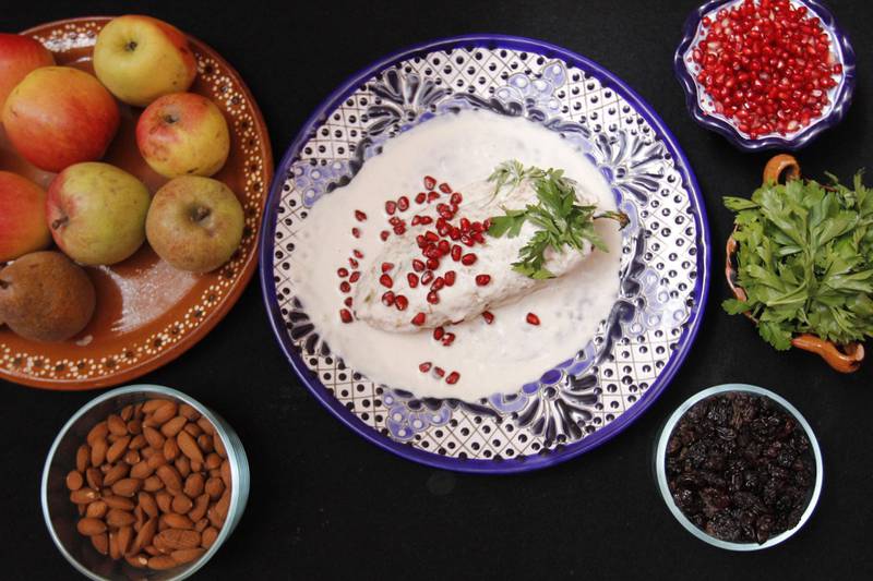 ¿Iturbide comió chiles en nogada? 7 mitos sobre este platillo mexicano