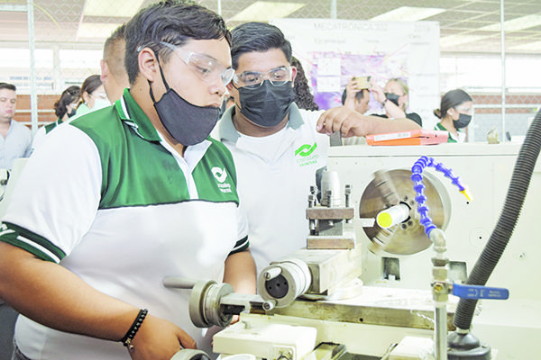 Adapta el Conalep planes de estudio