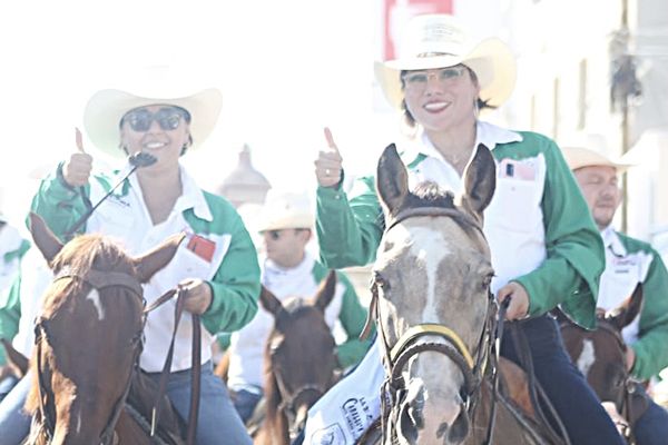 Presente Ciénegas en cabalgata de Sabinas