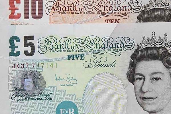 De los billetes al himno, lo que cambiará tras la muerte de Isabel II