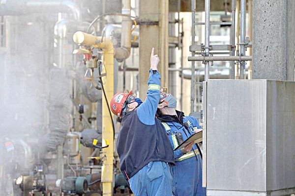 Explosión en refinería de Canadá deja 8 heridos